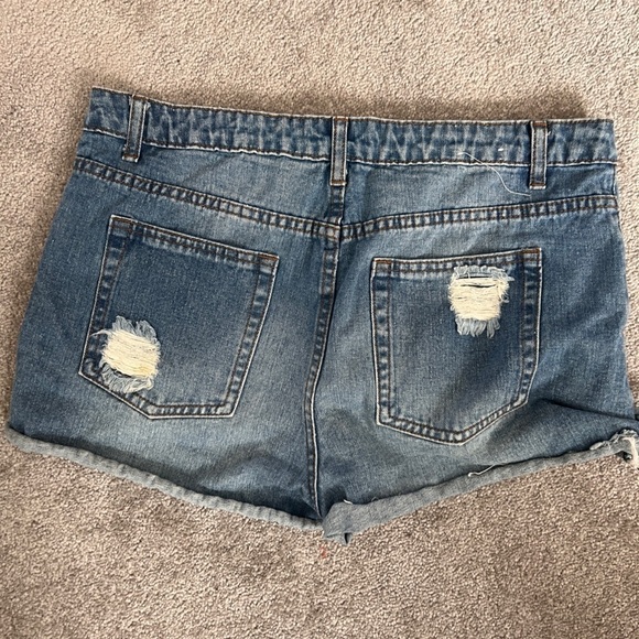 Cali  | Ripped Denim Shorts | Size 11 [113] - Picture 5 of 5
